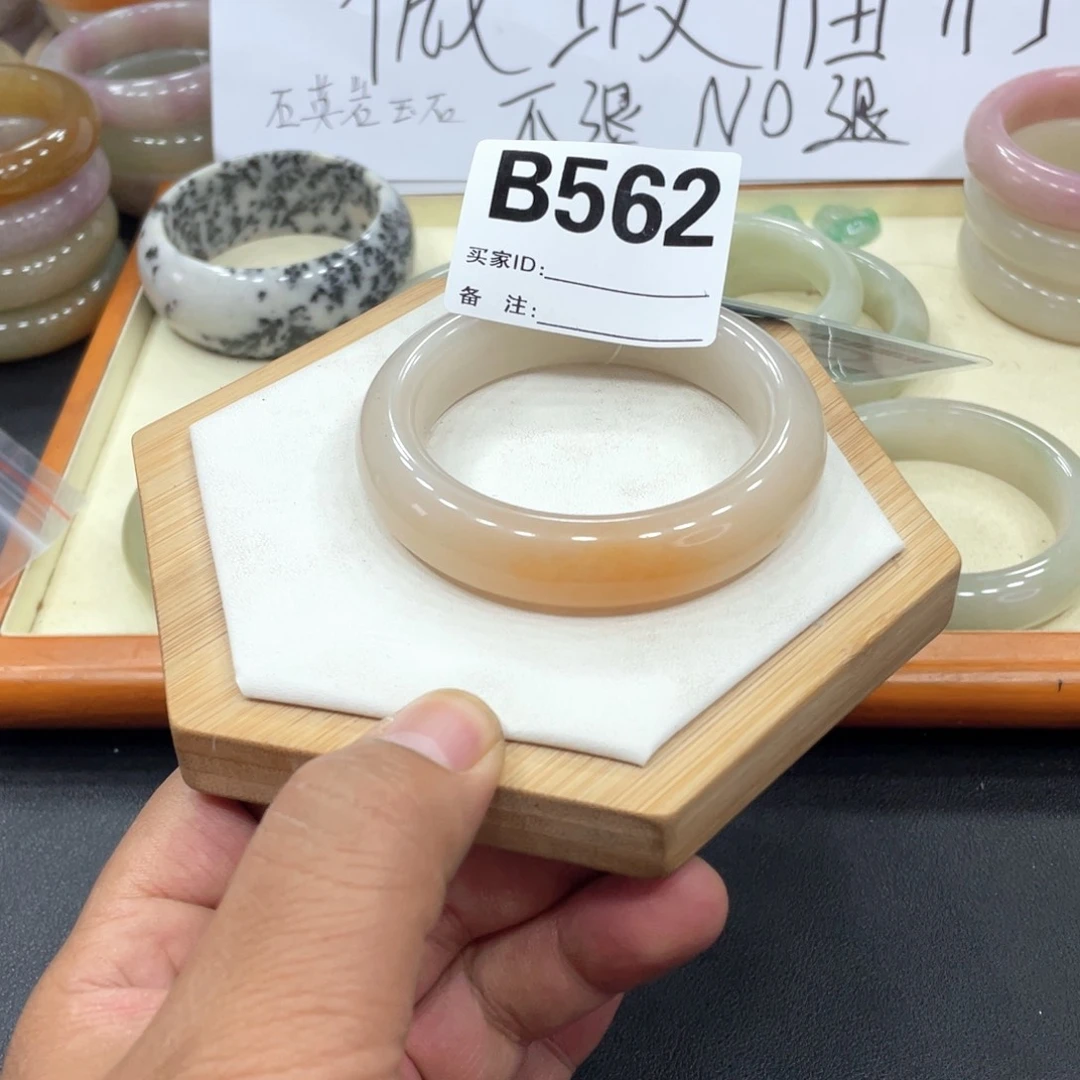 石英岩玉手镯未镶嵌