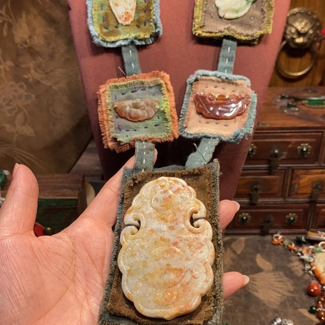 翡翠吊坠(赠链)未镶嵌