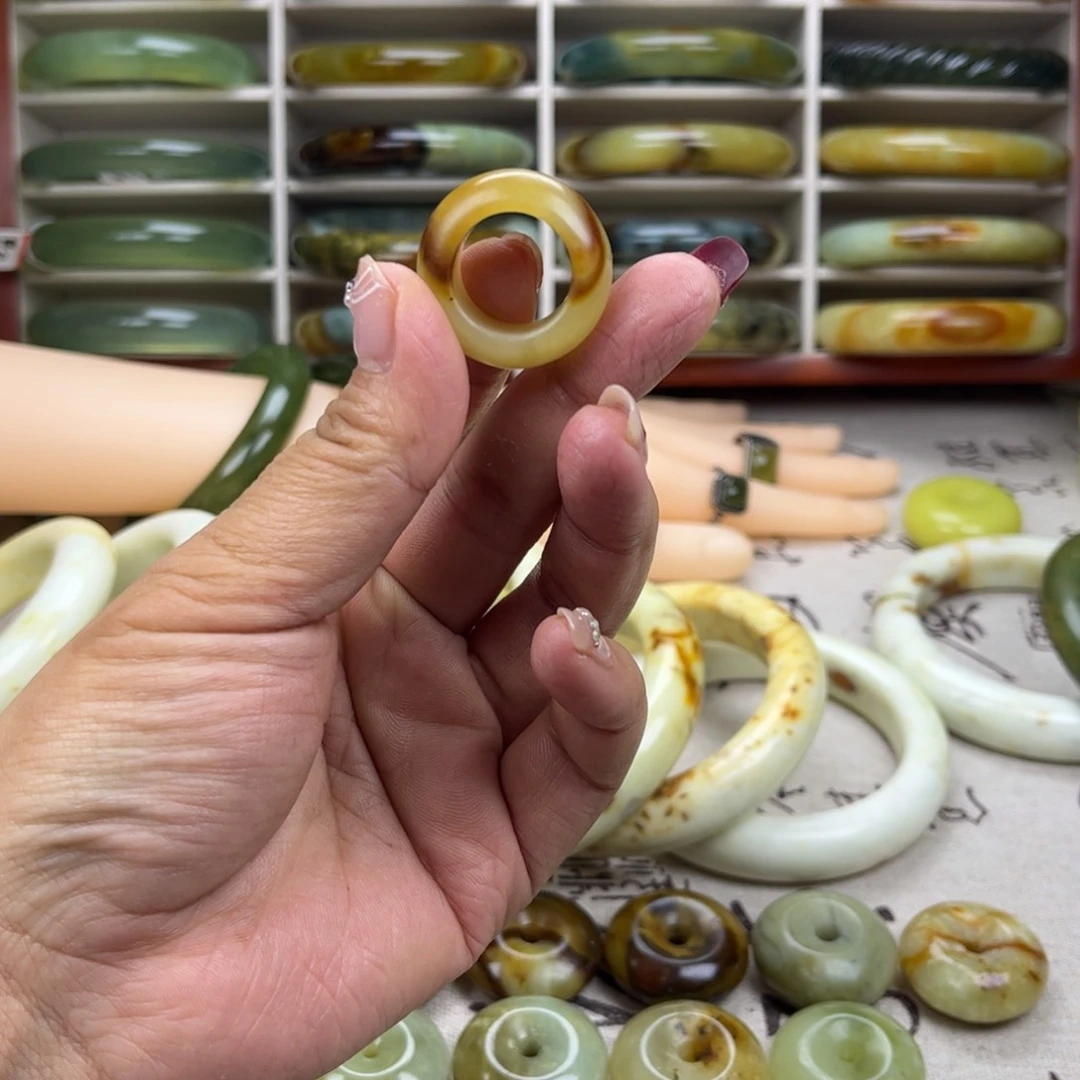 蛇纹石玉手镯未镶嵌雀