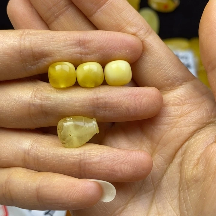 森***裸石蜜蜡未镶嵌瑕疵