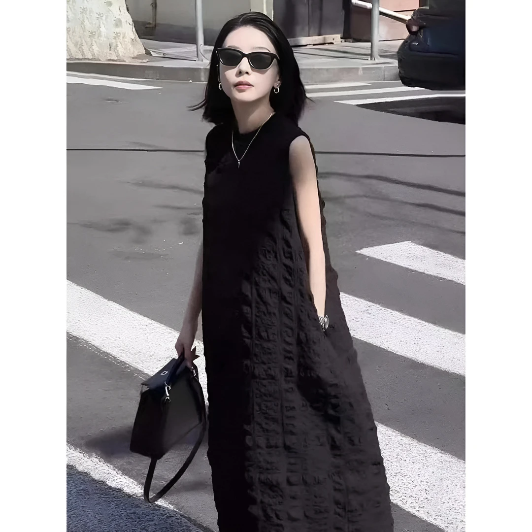 法式气质圆领背心连衣裙女2025夏季超火宽松显瘦高端精致小黑裙女