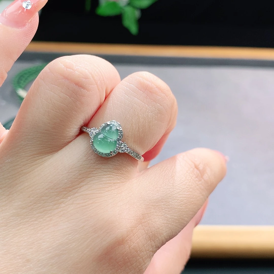 未镶嵌手镯（圆镯）翡翠