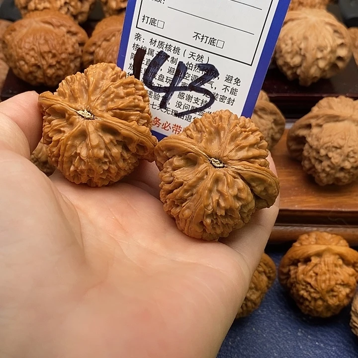 吊坠桃核水龙纹狮子头43