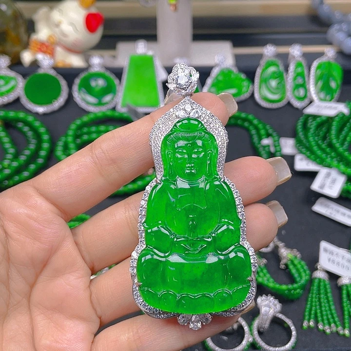 翡翠未镶嵌颈饰翡翠满色大观音