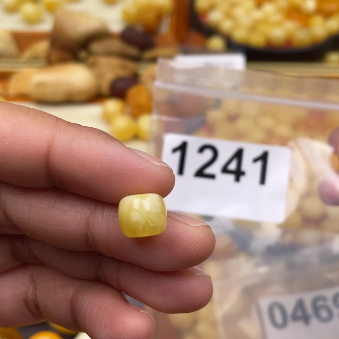 琥珀珠宝奇石未镶嵌