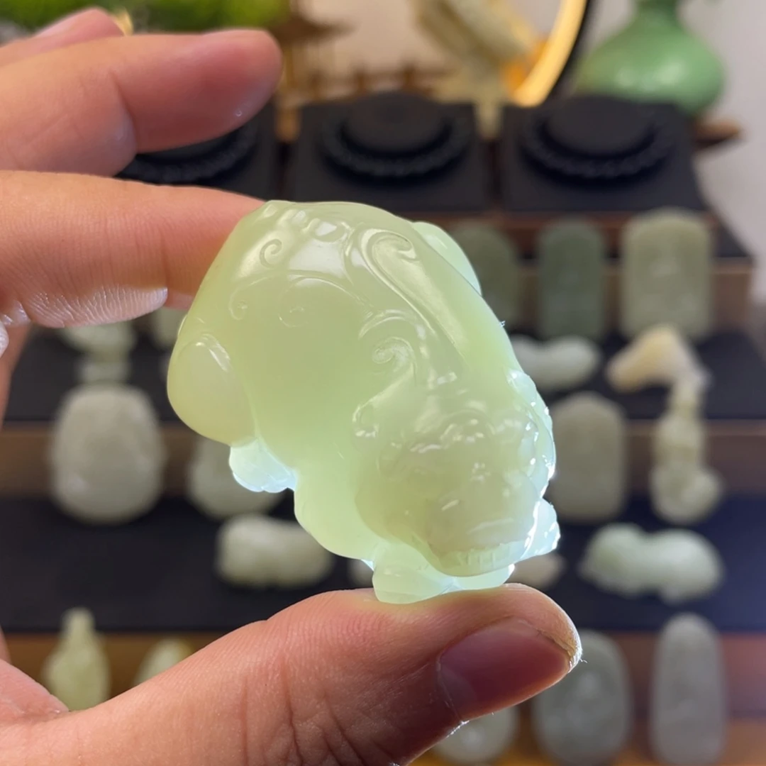 和田玉未镶嵌把件