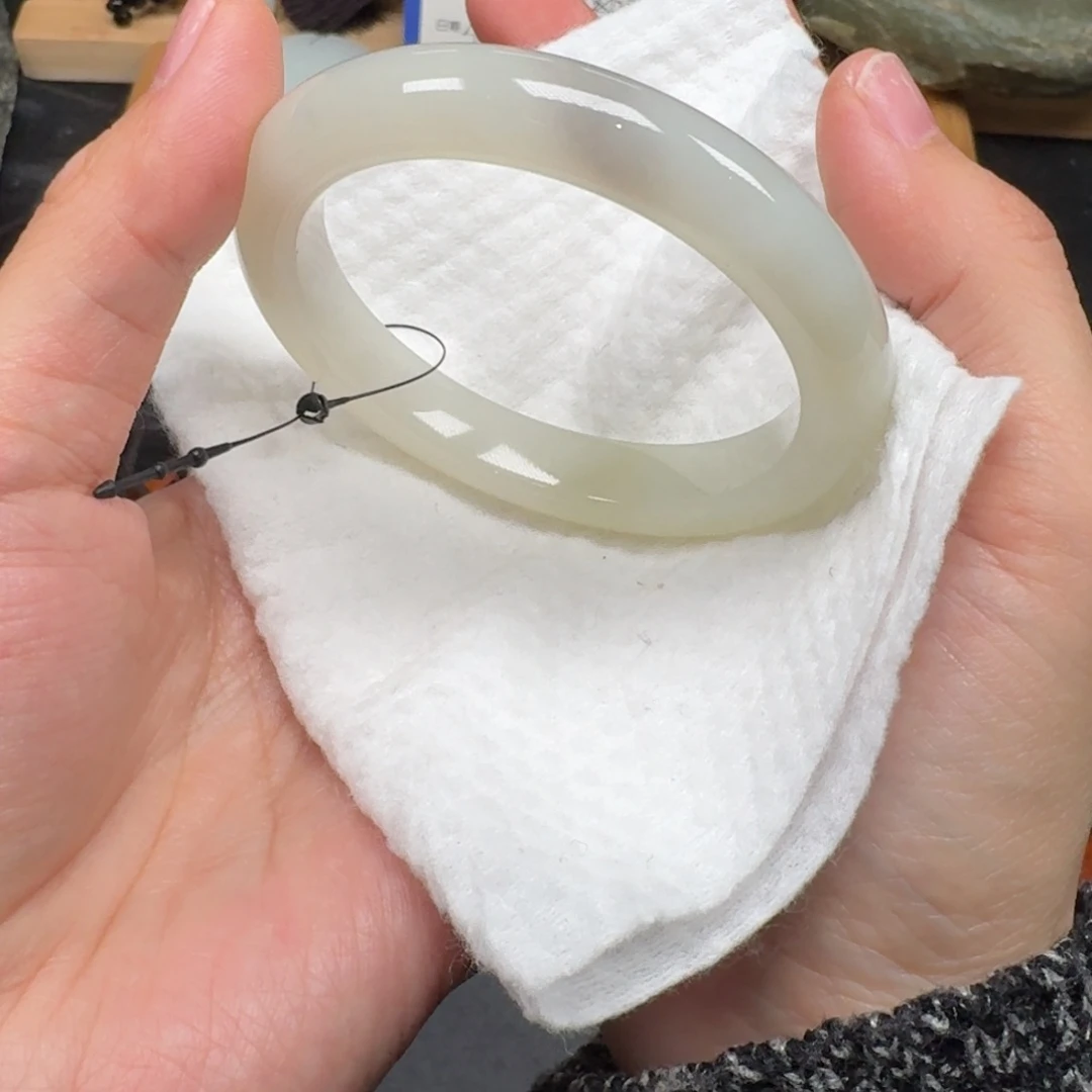 和田玉未镶嵌手镯