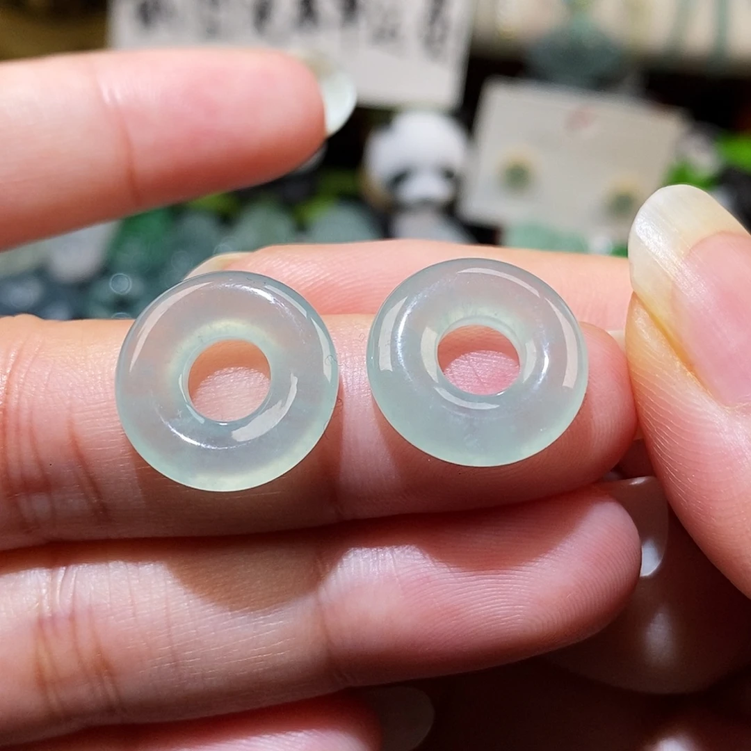 翡翠未镶嵌颈饰冰种甜甜圈