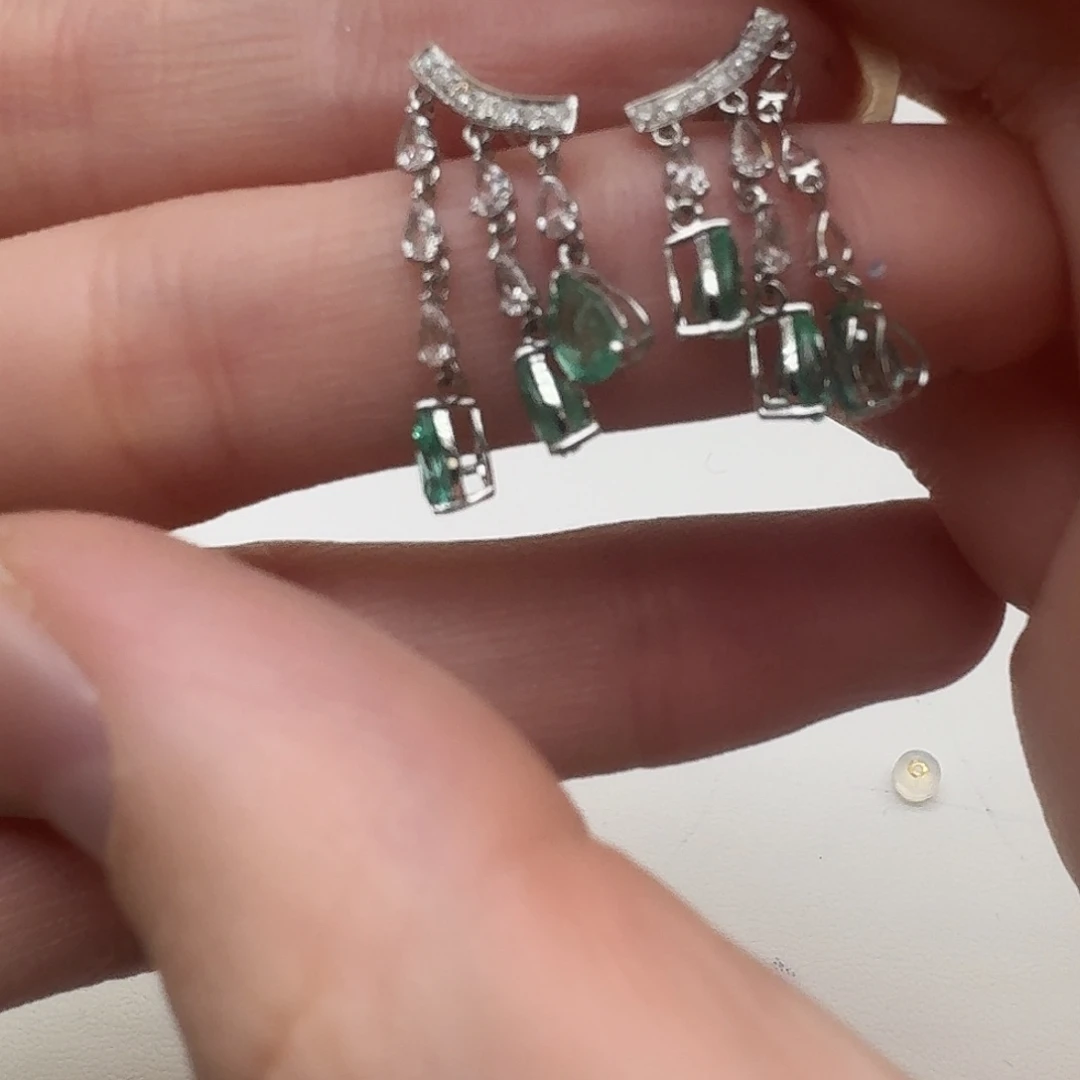 祖母绿耳饰18K金镶嵌