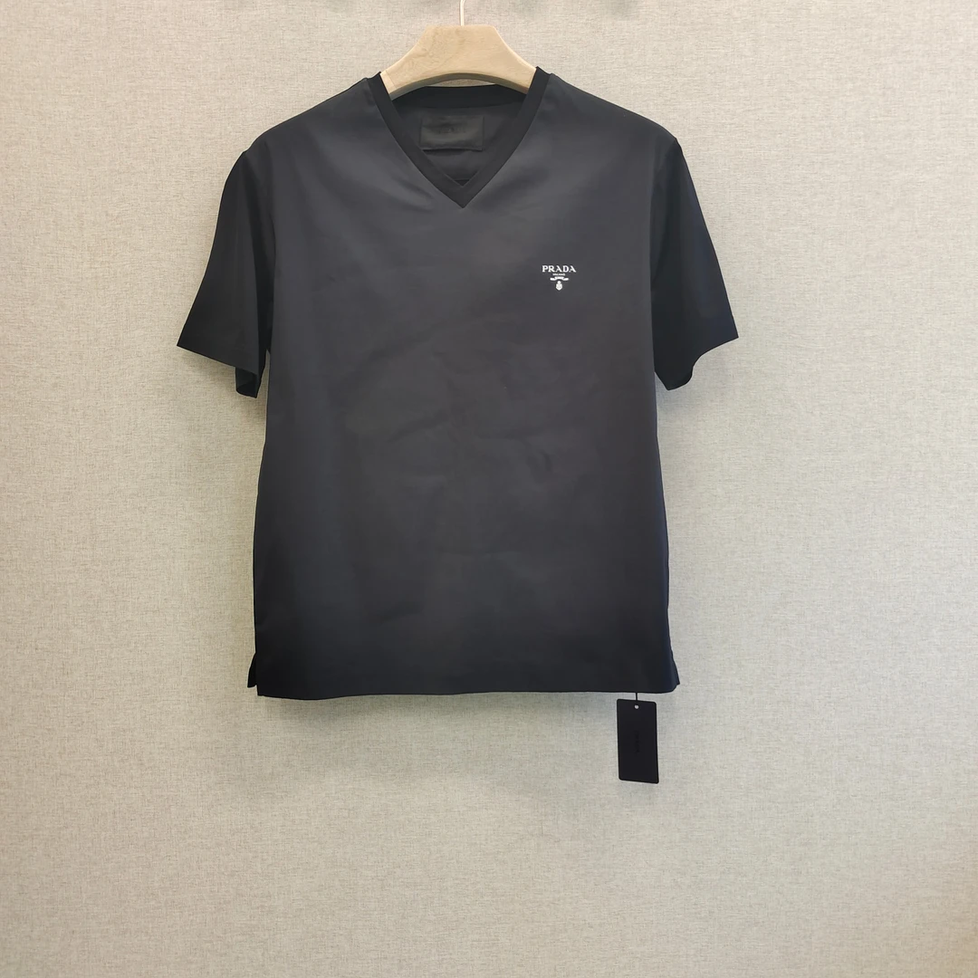 未使用 Prada/普拉达 男士V领T恤 MTS10777