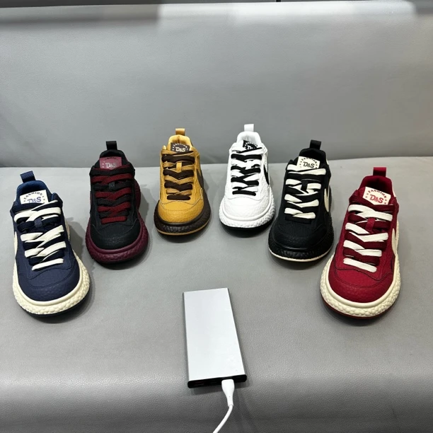 2025秋冬新款韩版系带潮流运动中帮休闲鞋舒适软底百搭男鞋