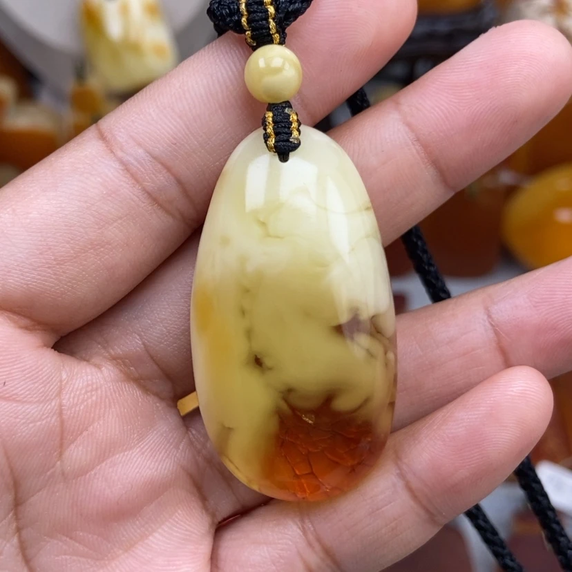 【闪购商品】琥珀颈饰未镶嵌