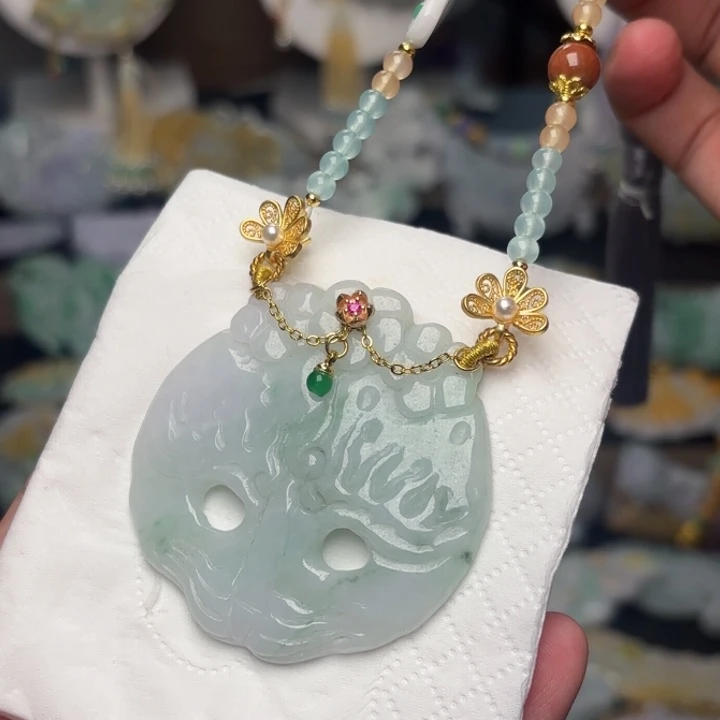 翡翠未镶嵌颈饰吊坠