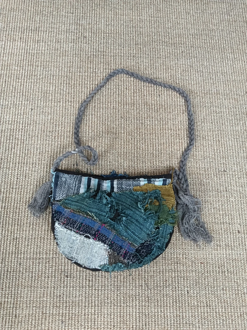 手工制作植物染色老土布贴布包。