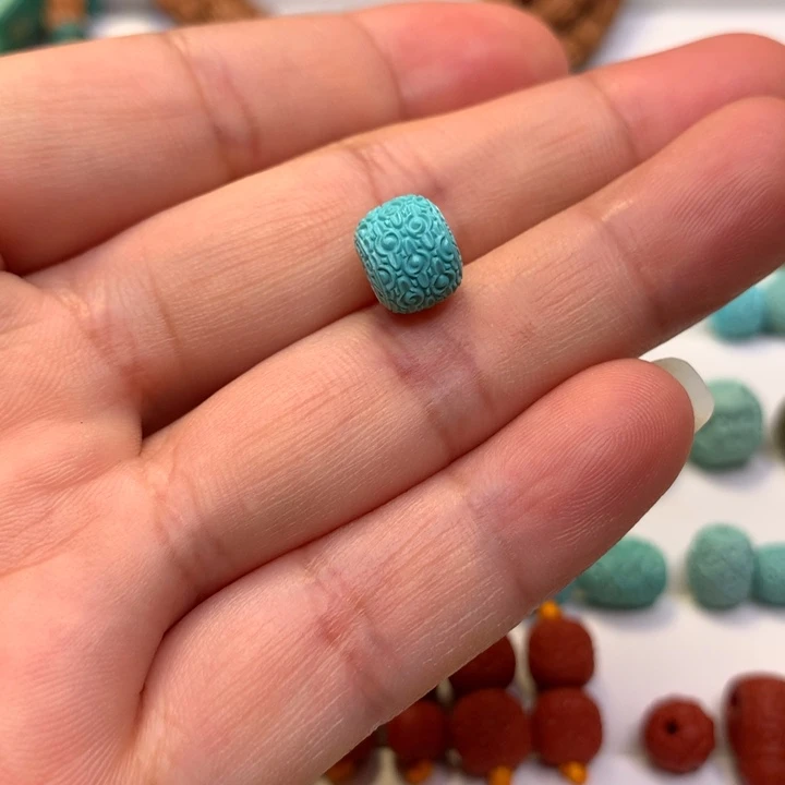 绿松石未镶嵌颈饰