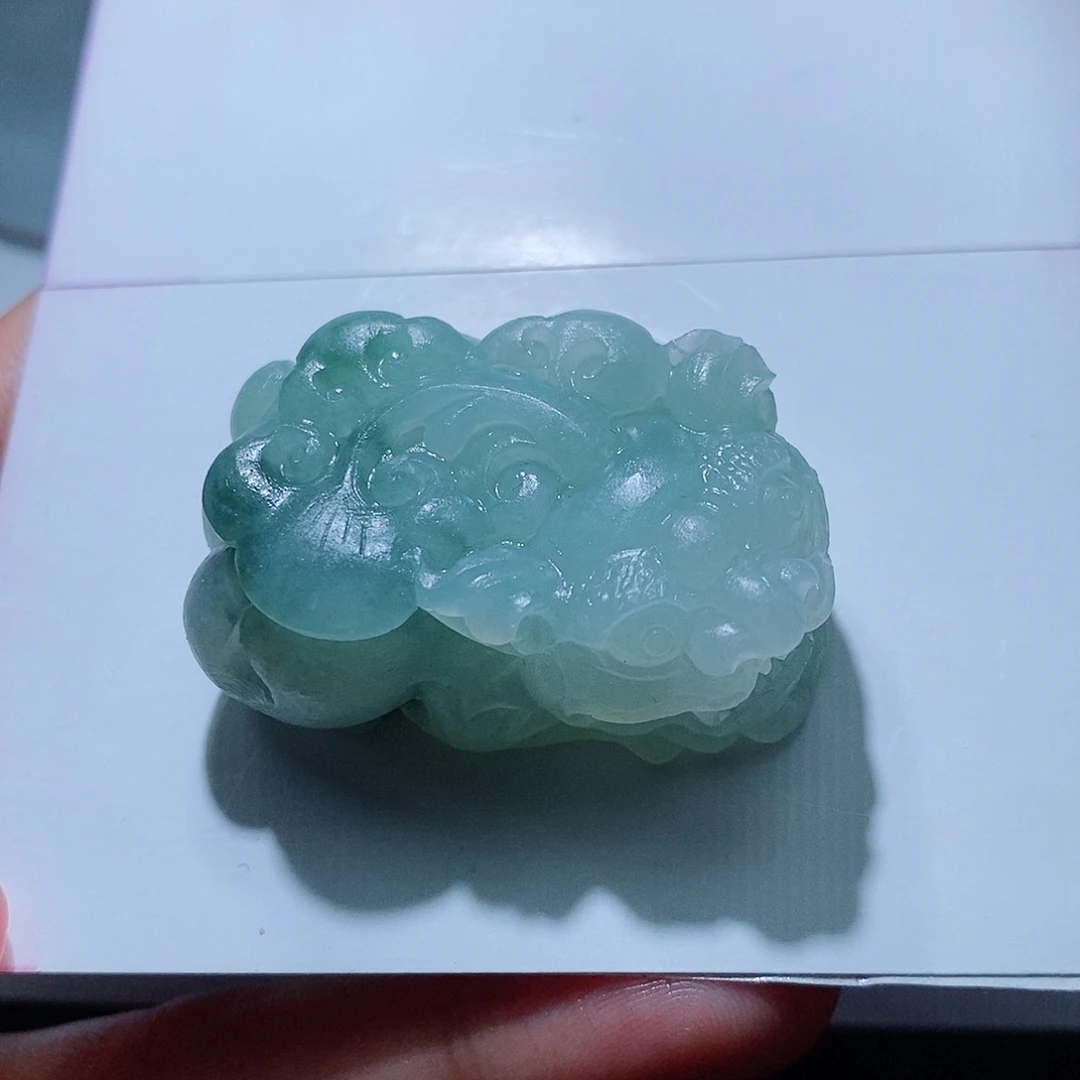 定制翡翠未镶嵌嘴里含珠