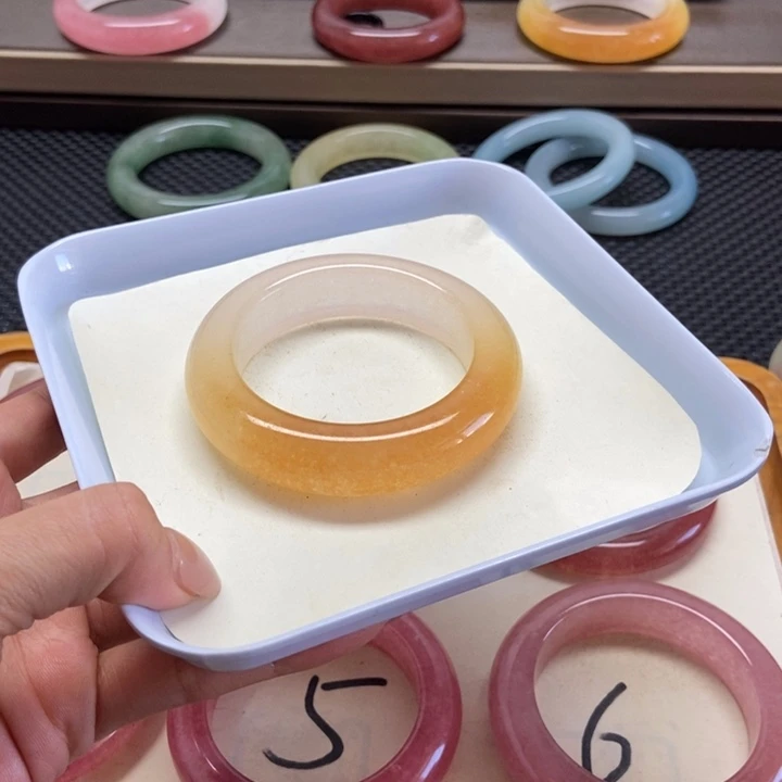 未镶嵌手镯石英岩玉美****哥