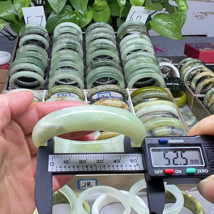 蛇纹石玉未镶嵌手镯51