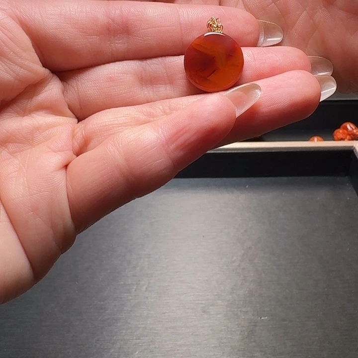 南红玛瑙18K金镶嵌吊坠(不含链)