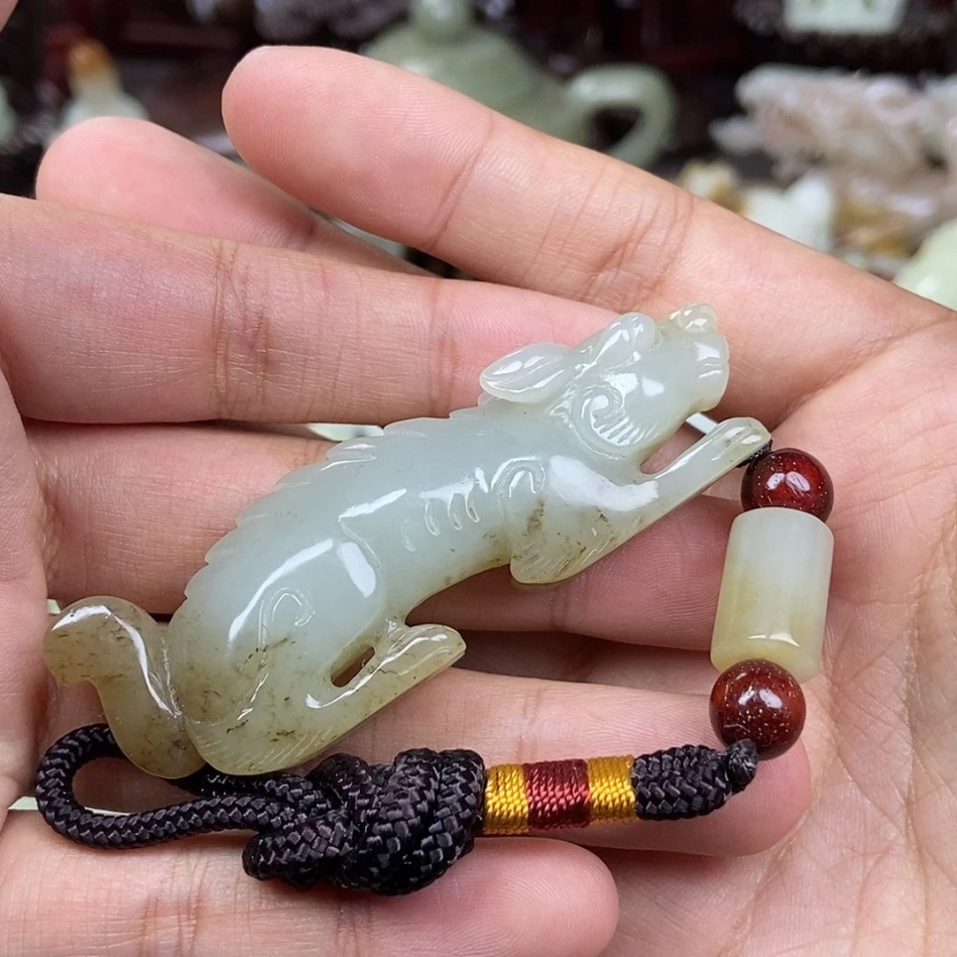 和田玉未镶嵌把件