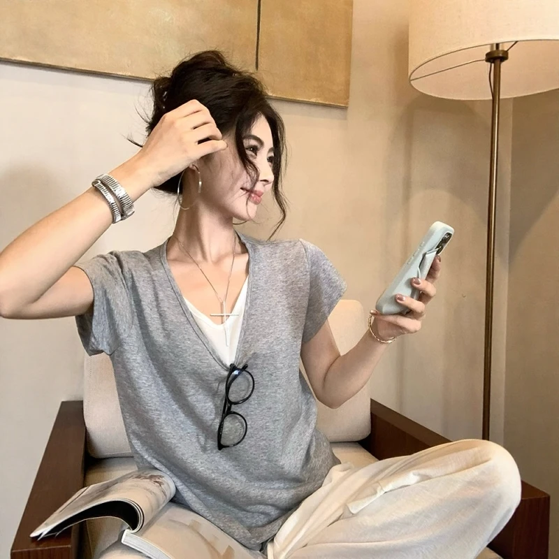 通勤灰色宽松v领正肩短袖撞色假两件t恤女夏季设计感小众气质上衣