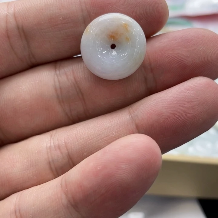 翡翠手镯未镶嵌?**?