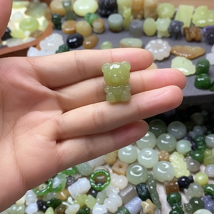 未镶嵌和田玉挂件熊