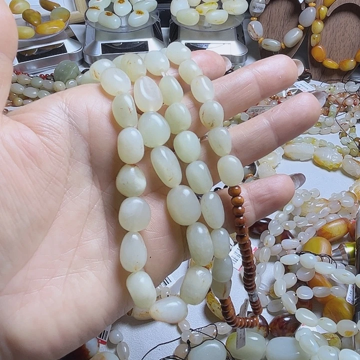 何***两和田玉（糖玉）未镶嵌手链