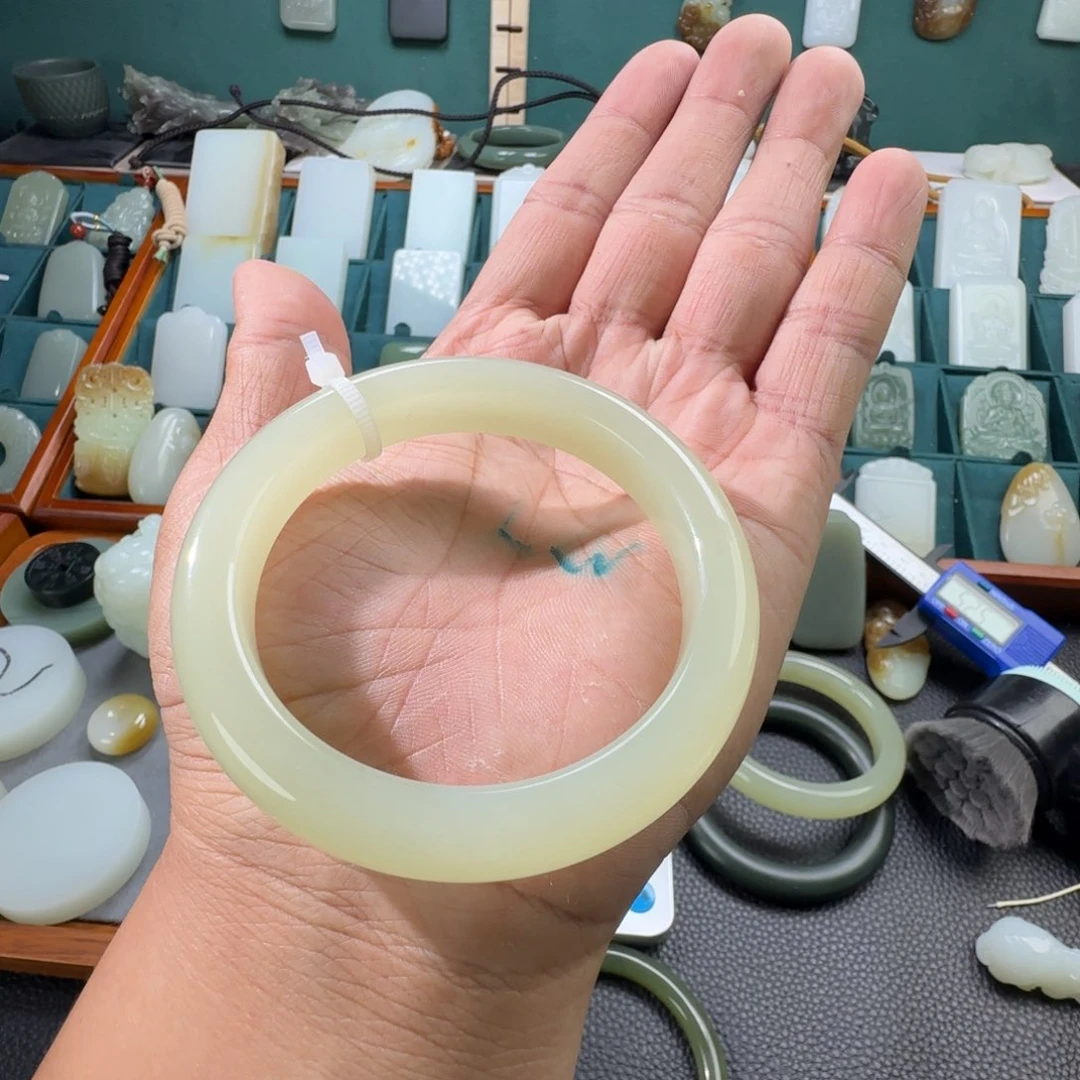 和田玉挂件未镶嵌杰****o