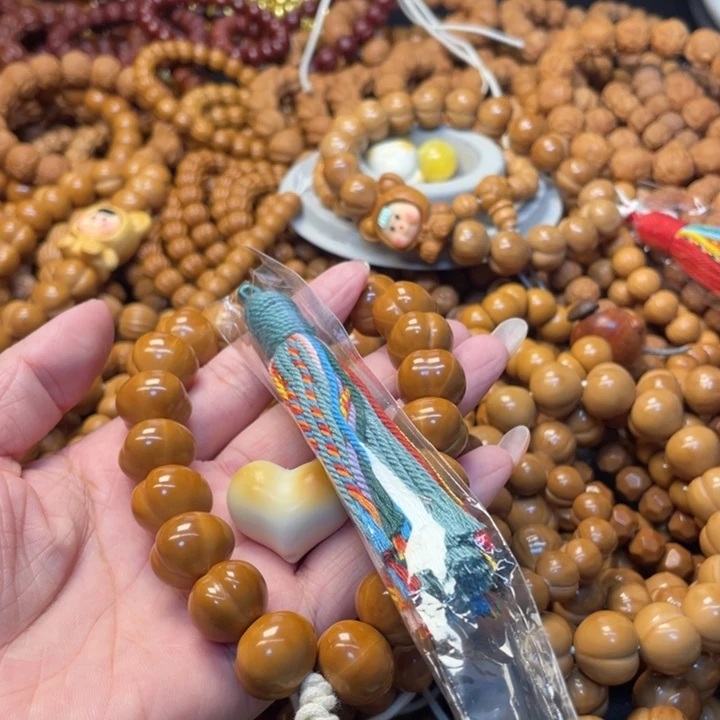 富***崽猴头雕刻爱心配饰