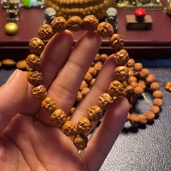 龙纹桃核雕刻双面罗汉