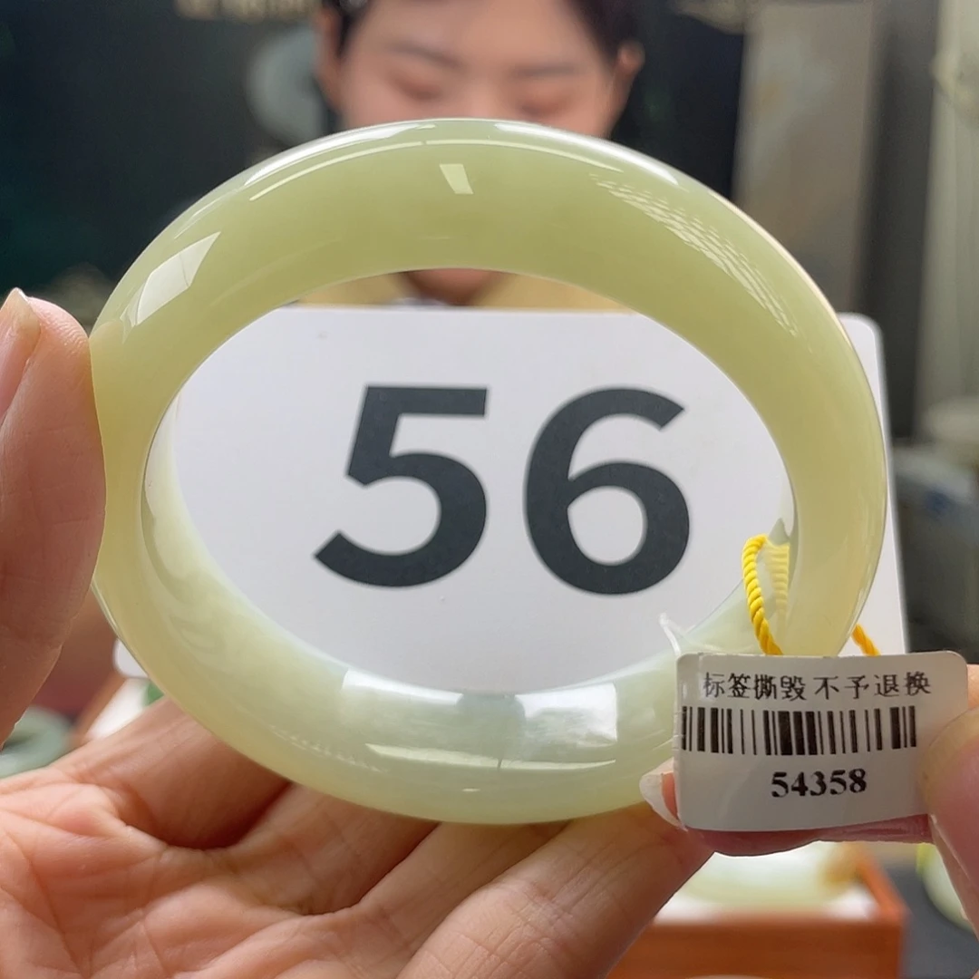 和田玉手镯未镶嵌微瑕152