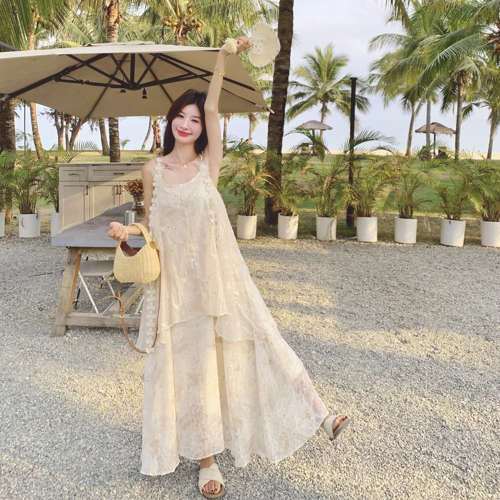 法式气质仙女裙度假风洋气减龄印花蕾丝拼接吊带裙夏天新款沙滩裙