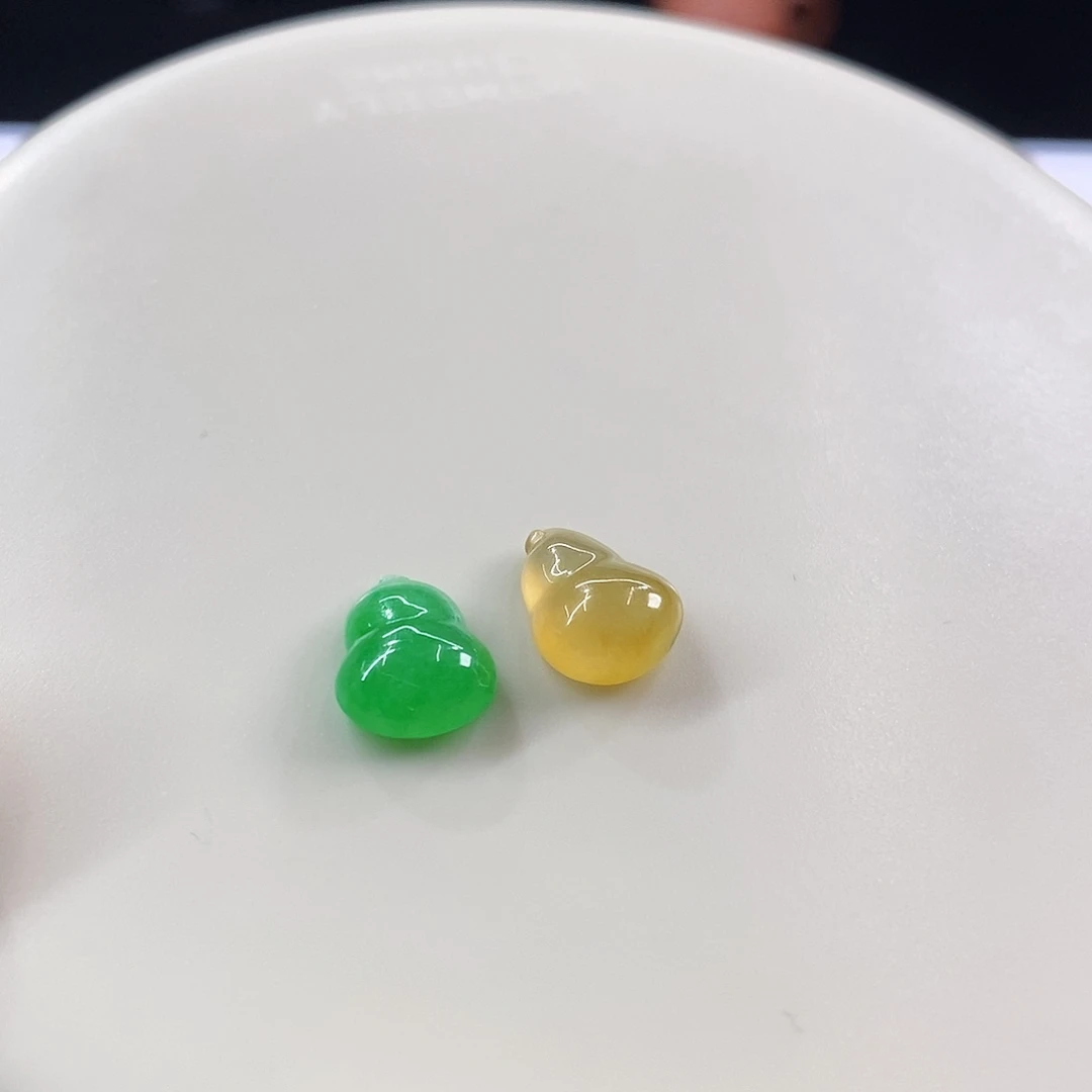 颈饰未镶嵌翡翠一对葫芦