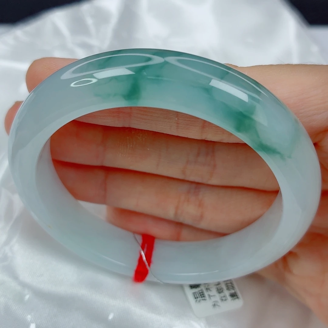 翡翠未镶嵌手镯54.5正圈，冰透起光，蓝花灵动，强推，细纹