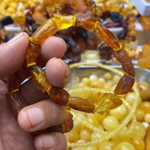手串植物珀未镶嵌红****?手串