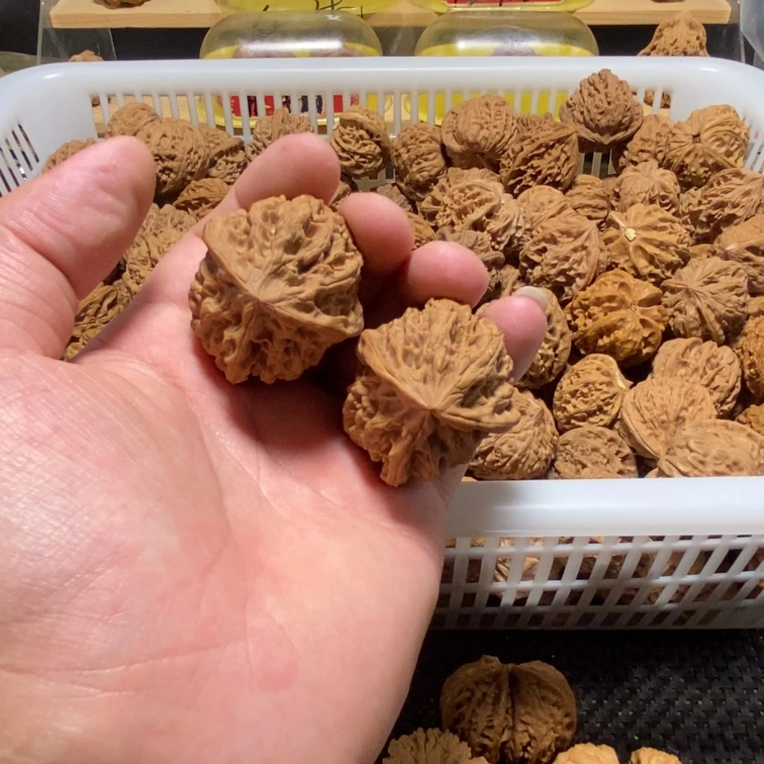 M***e文玩核桃吊坠核桃异形