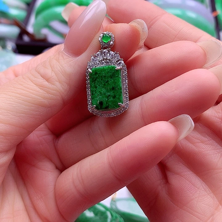 翡翠银S925镶嵌颈饰翡翠