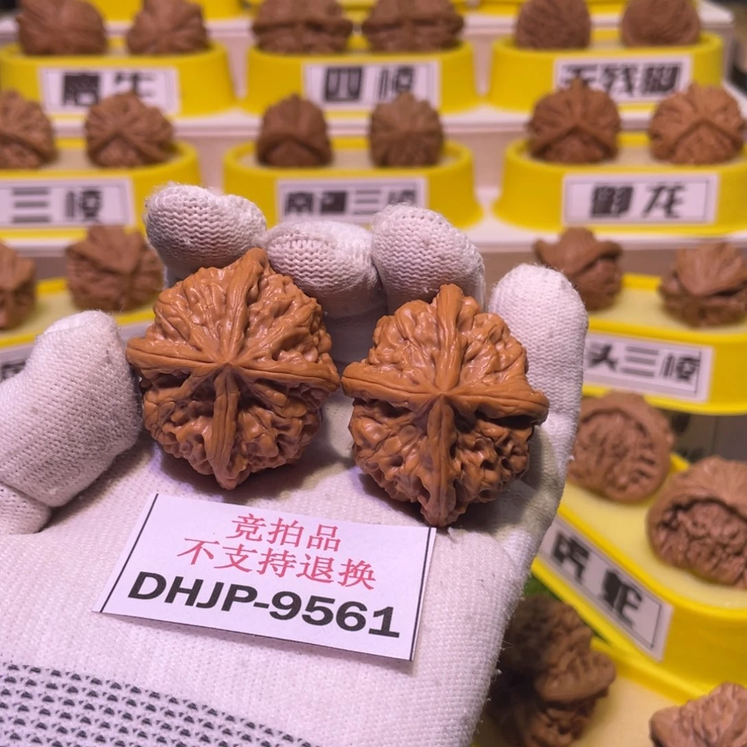 吊坠桃核玉玺四棱