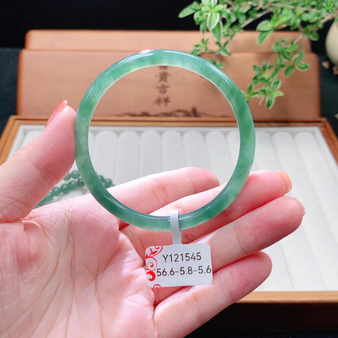 未镶嵌手镯（圆镯）翡翠