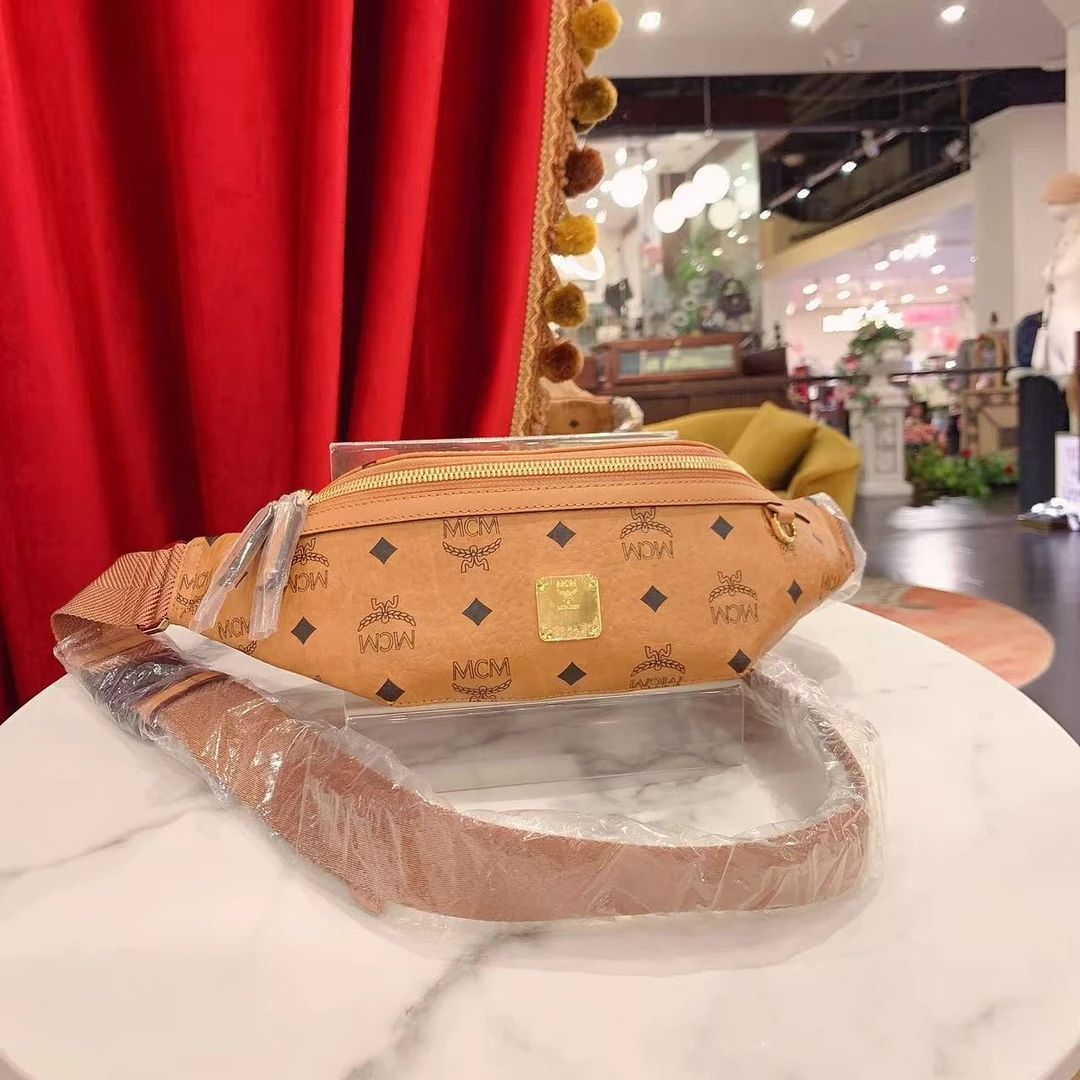 95新 MCM 好好 MCM腰包干邑色老花金扣17297954
