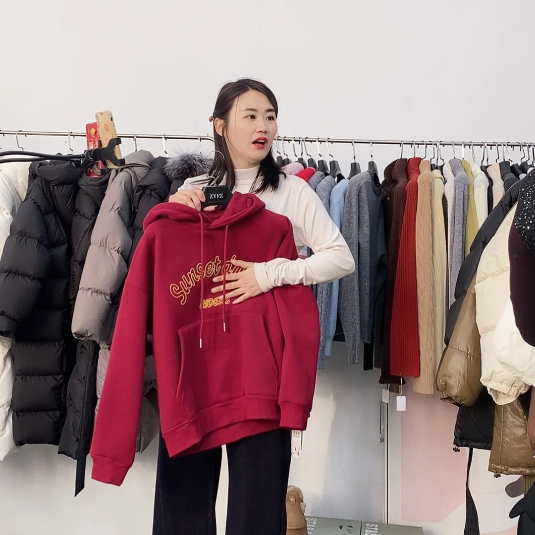 红色连帽卫衣140斤以内