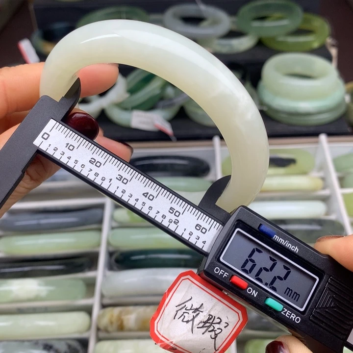 蛇纹石玉未镶嵌手镯649