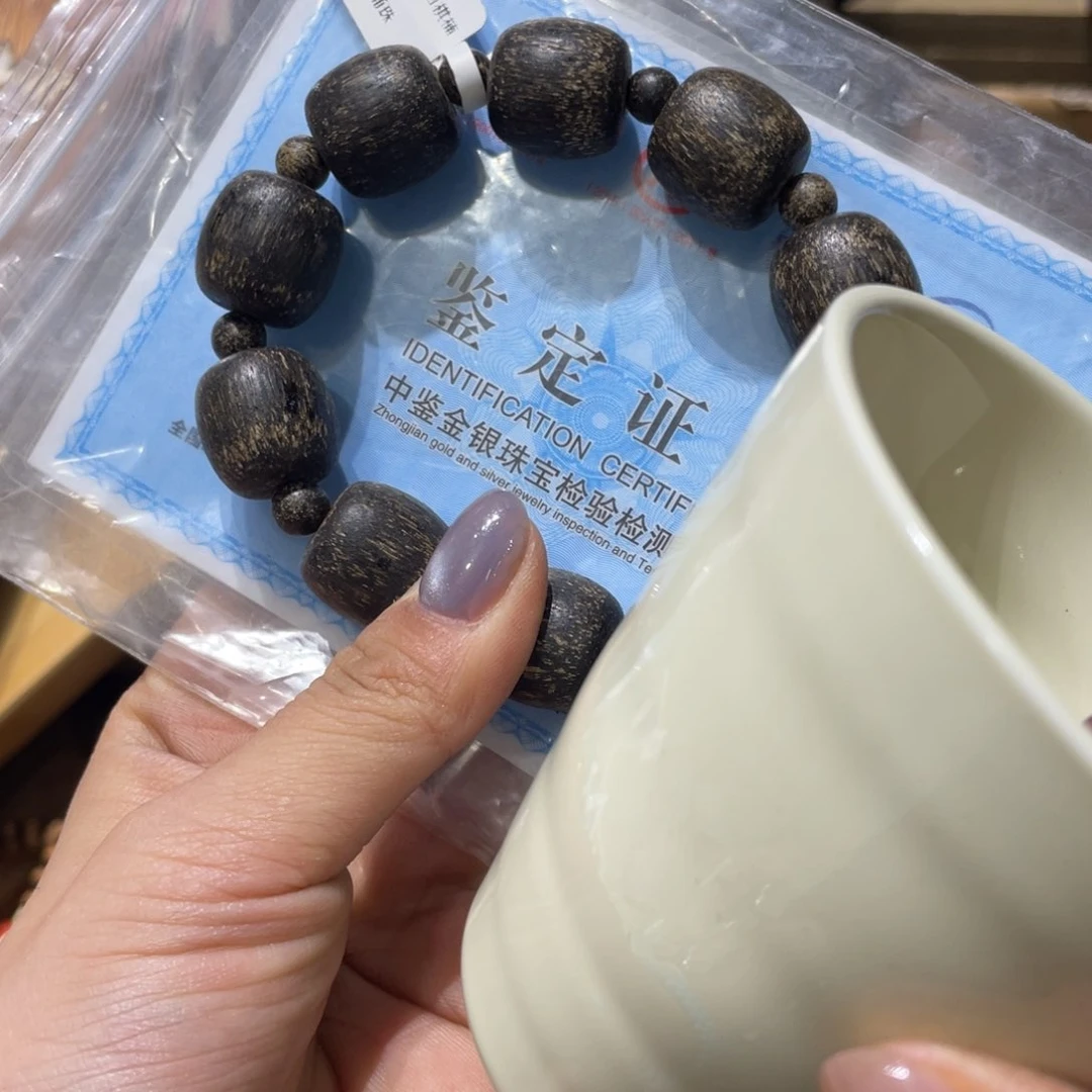 紫砂线香的味道很浓很香      