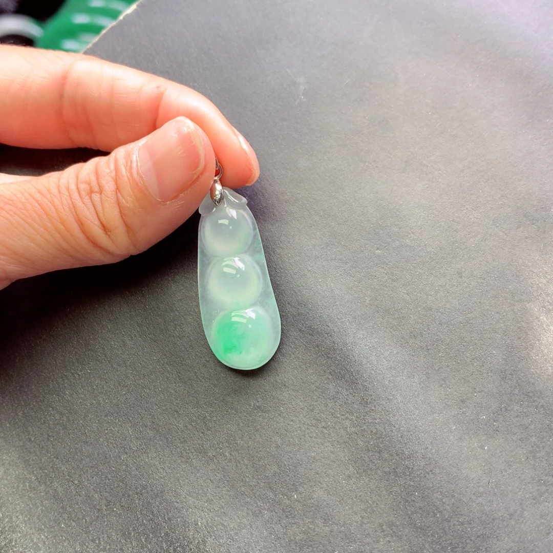 石英质玉未镶嵌颈饰