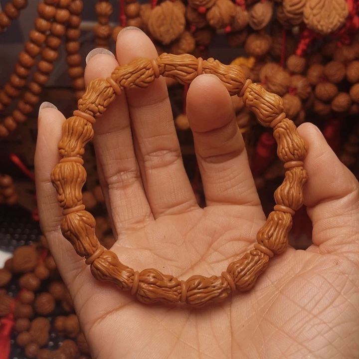 木质类龙纹桃枭挂件