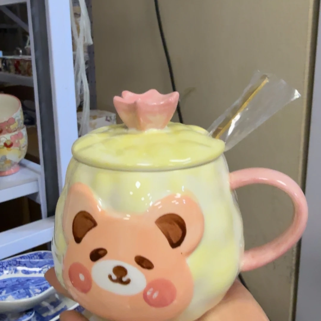 陶瓷米色带盖水杯一只看图