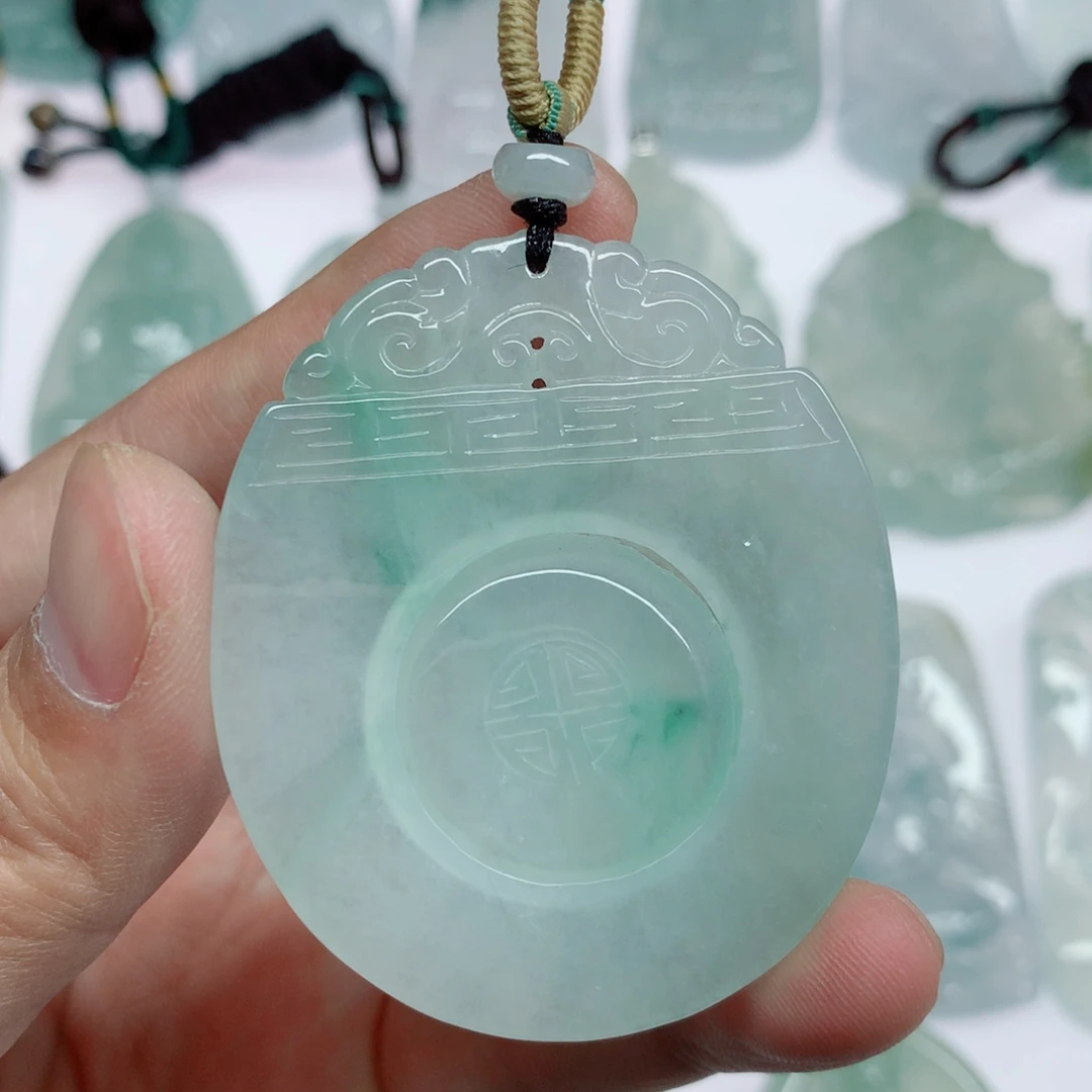 翡翠未镶嵌颈饰无事牌