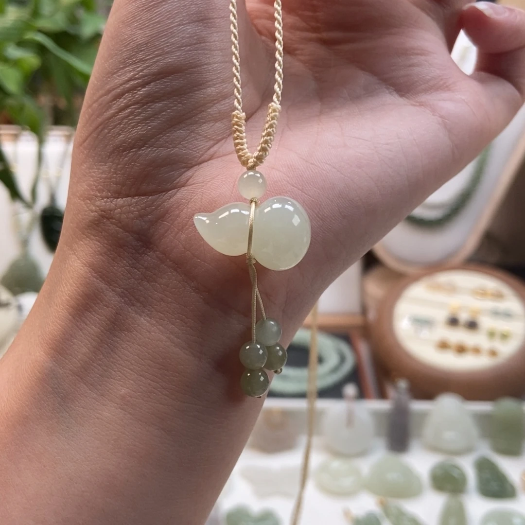 阿***y和田玉未镶嵌颈饰