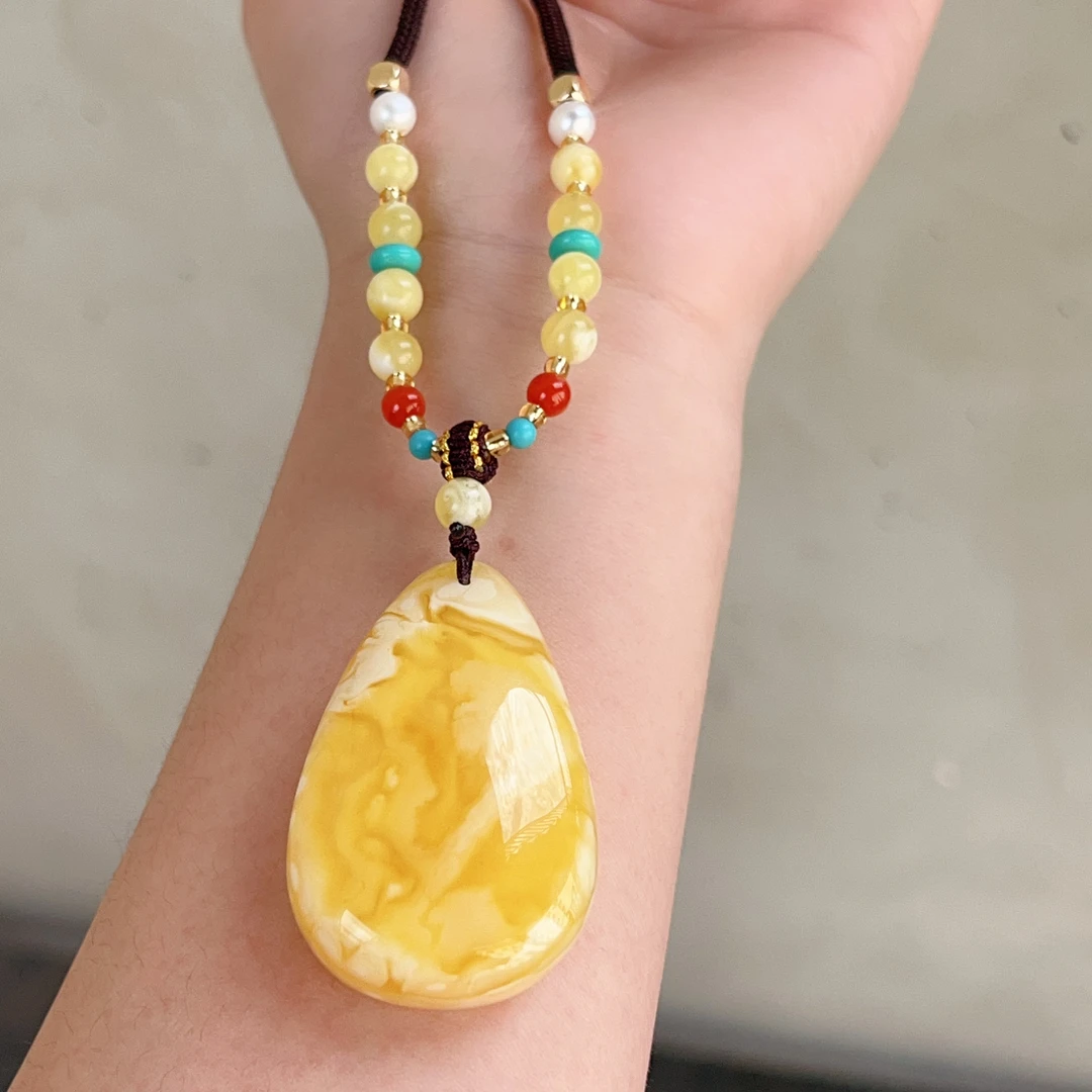 俄料金白溶洞妖花蜜蜡水滴吊坠，尺寸47～30～15.5，16.5克